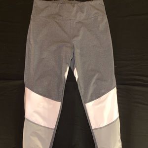 REFLECTIVE Gray and White workout leggings
